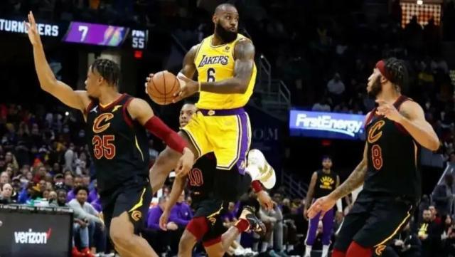 华体会-詹姆斯正式有资格和湖人续约 但工程进展十分缓慢